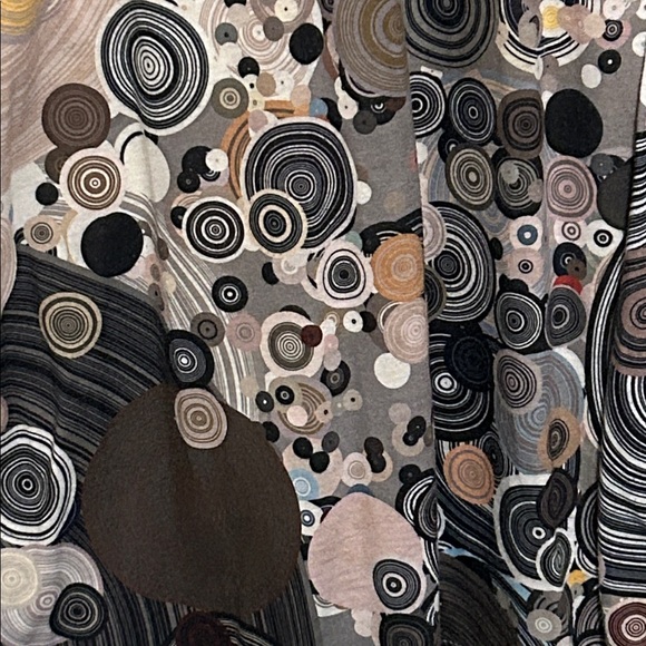 Abstract Patterned Top - Picture 6 of 6